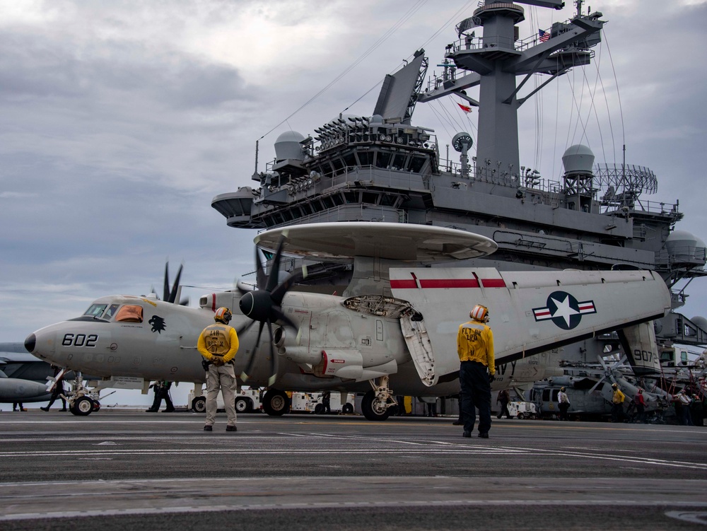 USS Carl Vinson (CVN 70) Conducts Flight Operations in Philippine Sea