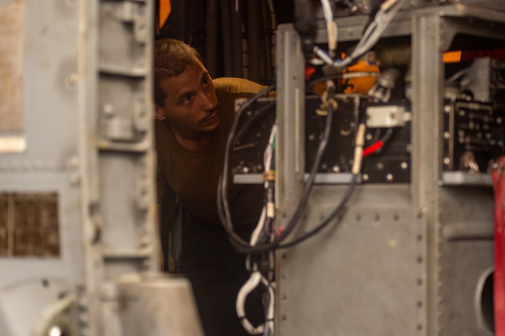 USS Carl Vinson (CVN 70) Sailors Conduct Maintenance in the Philippine Sea