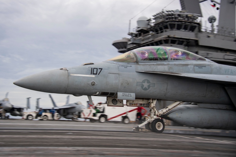 USS Carl Vinson (CVN 70) Conducts Flight Operations in Philippine Sea