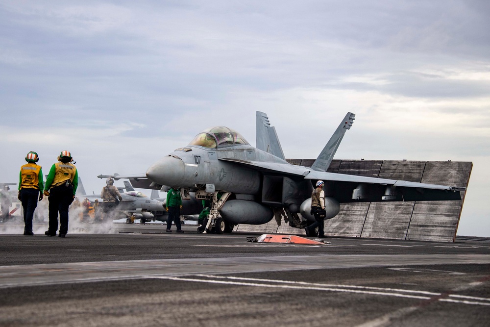 USS Carl Vinson (CVN 70) Conducts Flight Operations in Philippine Sea