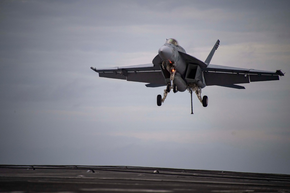 USS Carl Vinson (CVN 70) Conducts Flight Operations in Philippine Sea