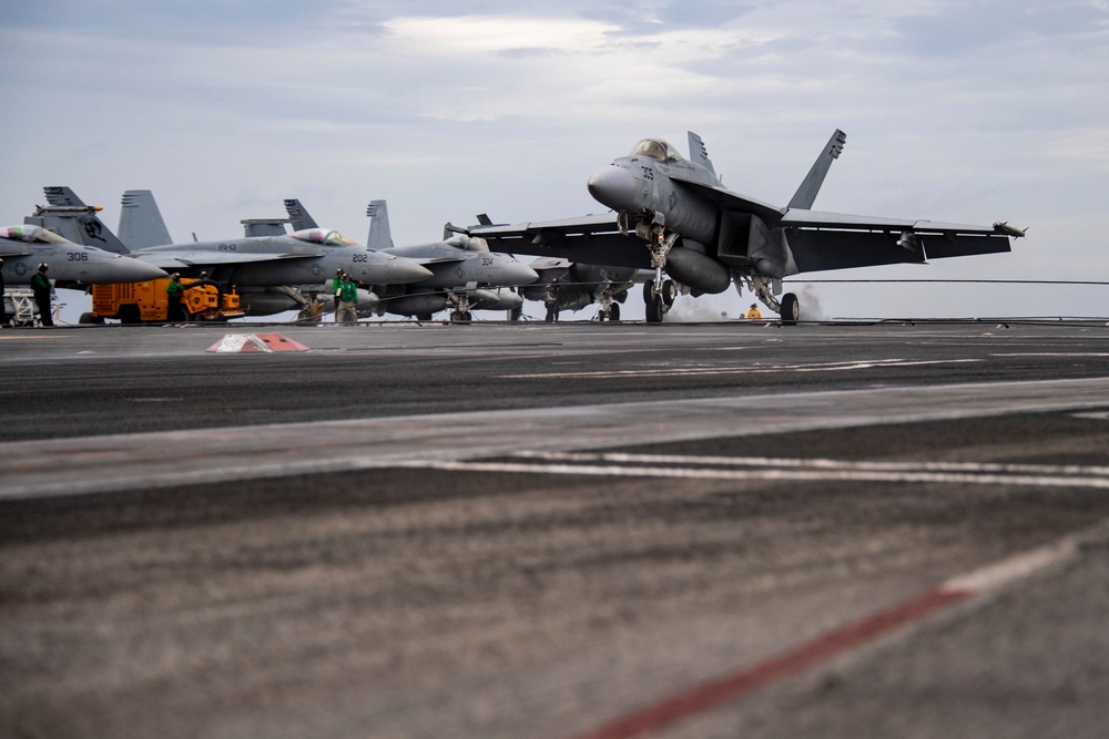 USS Carl Vinson (CVN 70) Conducts Flight Operations in Philippine Sea