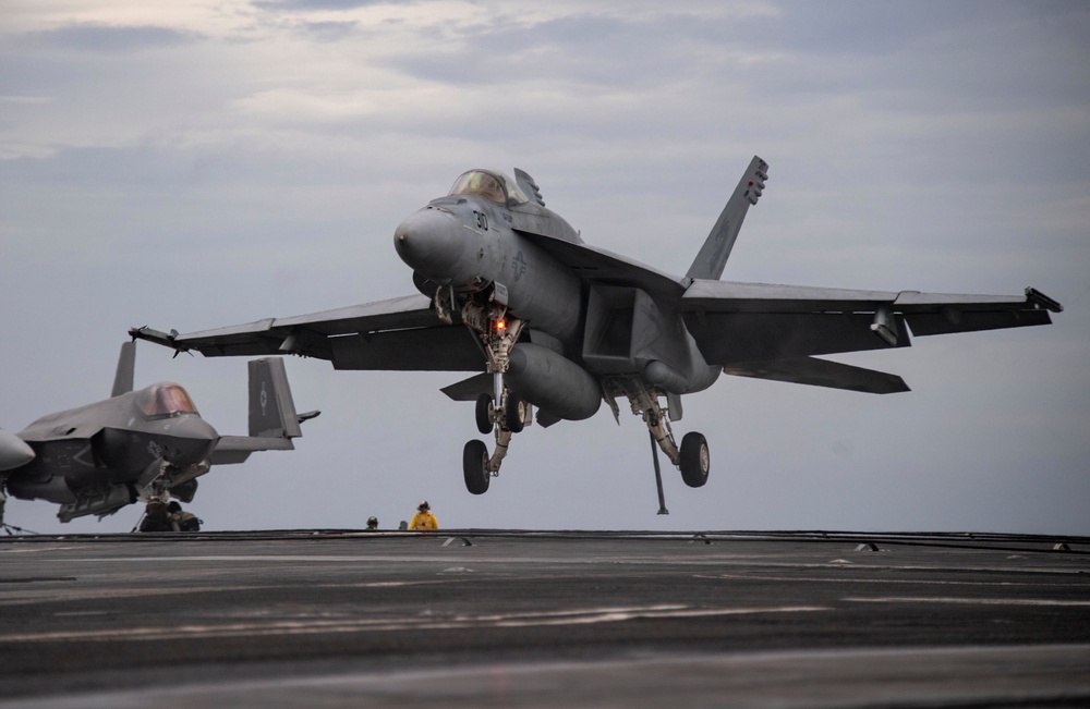 USS Carl Vinson (CVN 70) Conducts Flight Operations in Philippine Sea