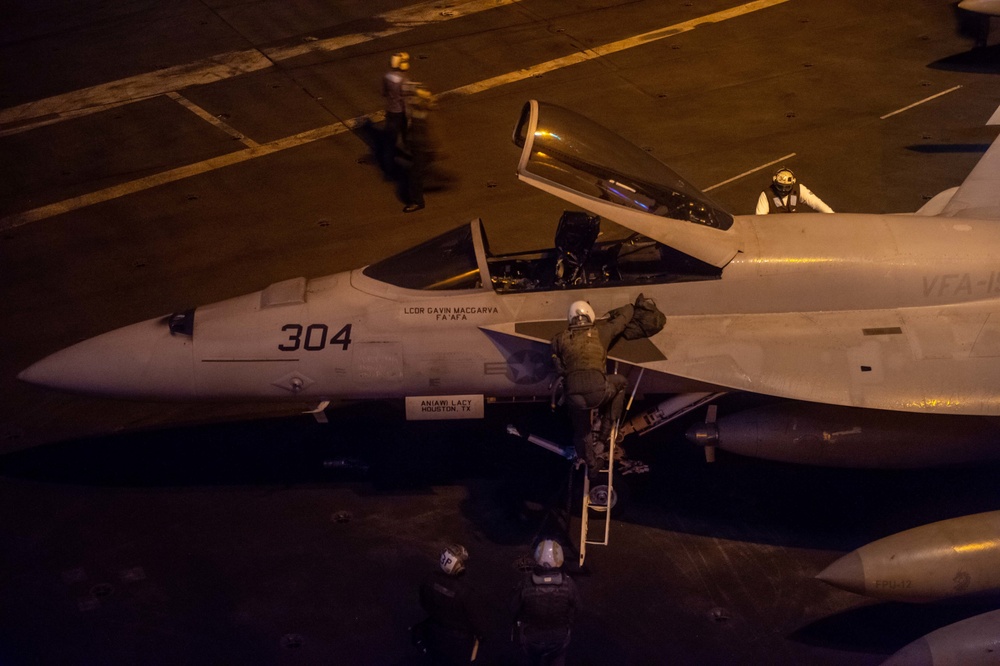 USS Carl Vinson (CVN 70) Conducts Night-Time Flight Operations