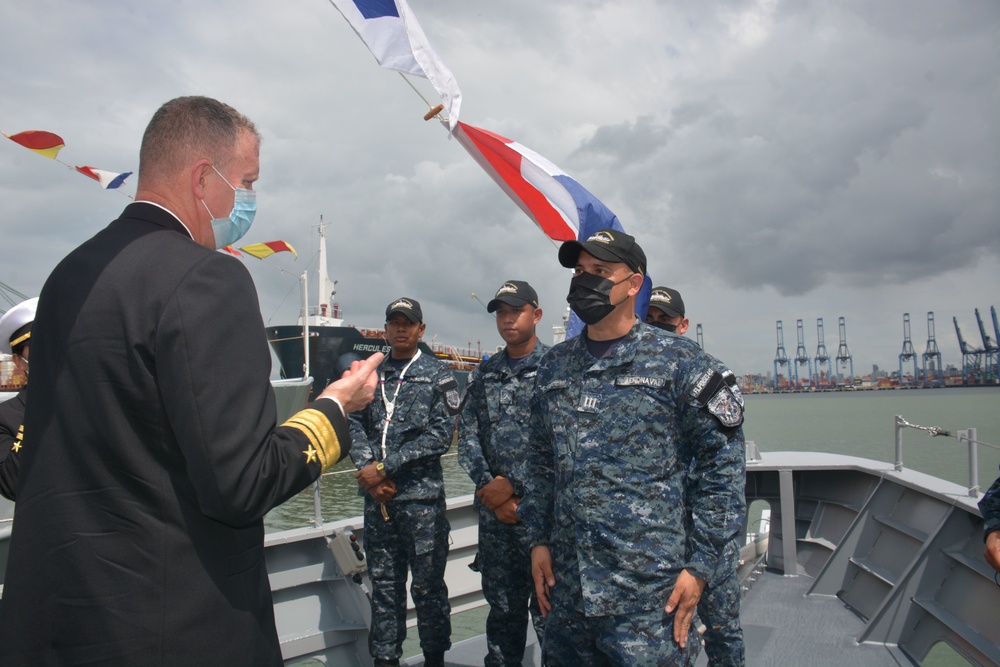 Commander, U.S. Naval Forces Southern Command/U.S. 4th Fleet Speaks to the CO of the Panamanian National Aero-naval Service Vessel General Omar Torrijos