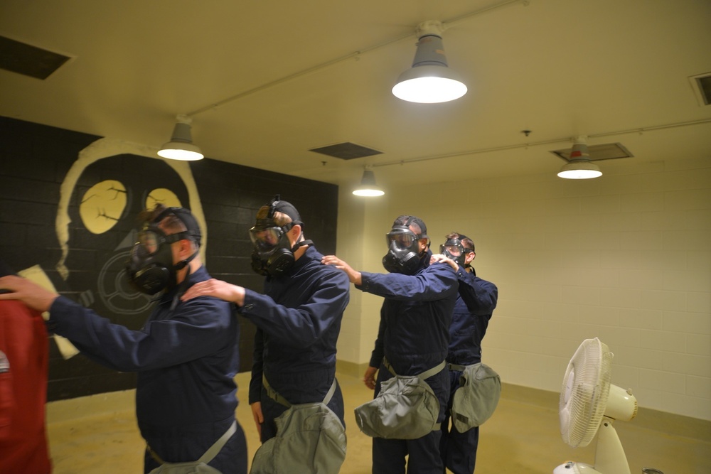 Damage Controlmen (DC) &quot;A&quot; School Confidence Chamber at Surface Warfare Engineering School Command (SWESC) Great Lakes.