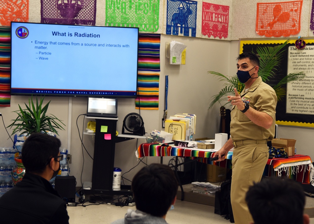 El Paso Sailor shares STEM Career Information with Young Minds