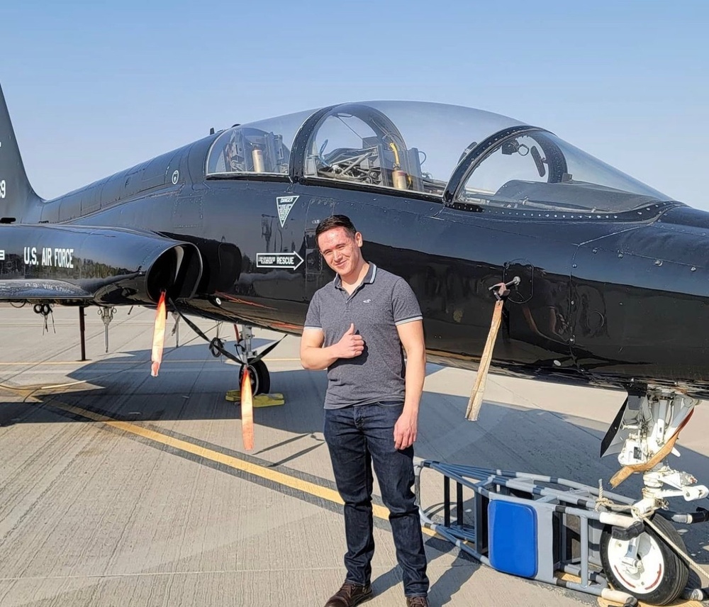 Intern with 586th FLTS creates tool pilots can use during flight