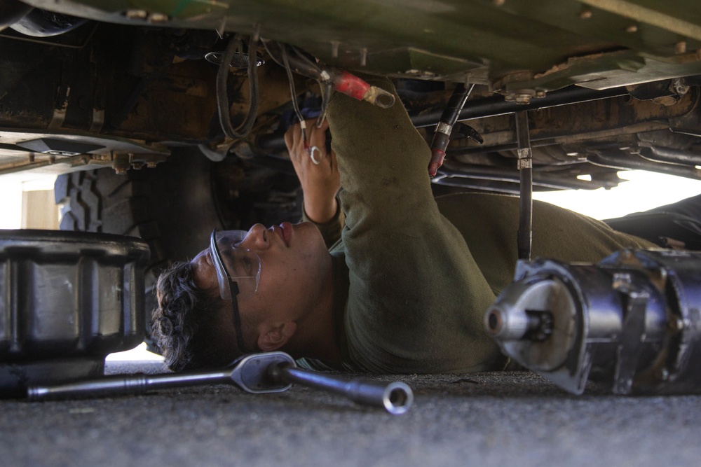 Maintenance Support Team Helping 11th Marines