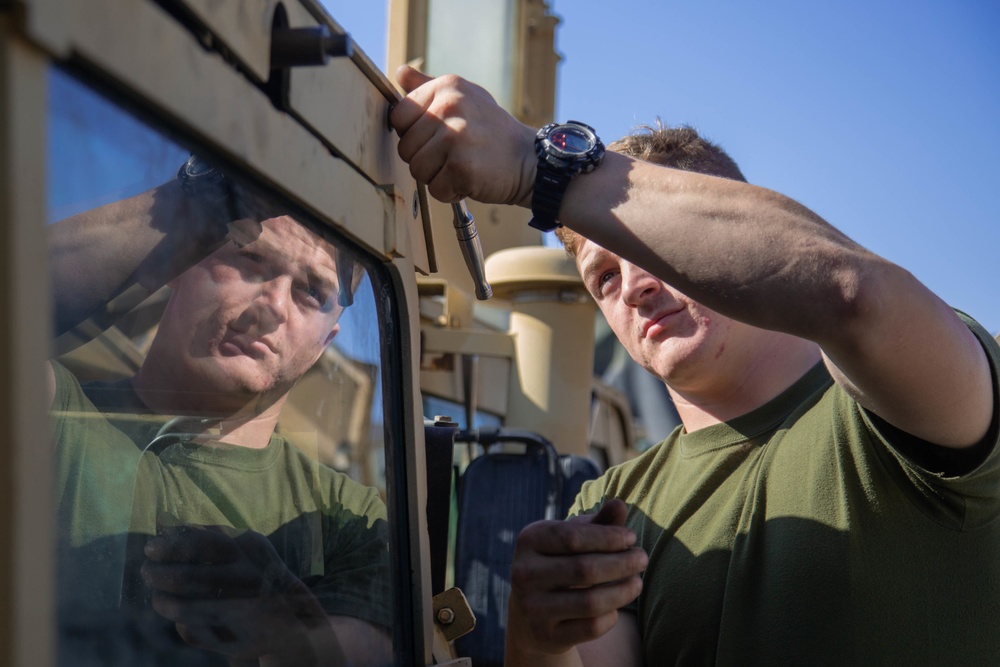 Maintenance Support Team Helping 11th Marines