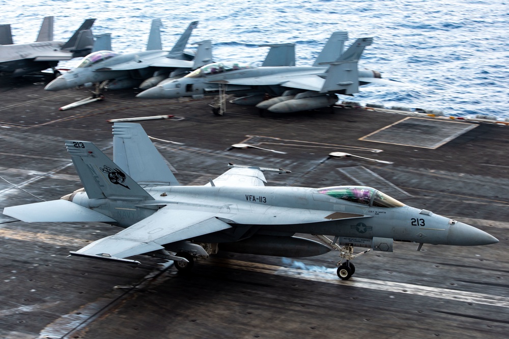 USS Carl Vinson (CVN 70) Conducts Flight Operations in Philippine Sea