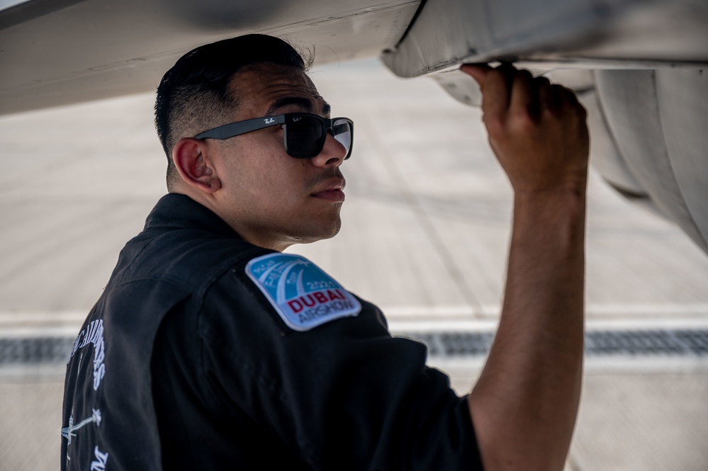 PACAF F-16 DEMO Team Maintains with Excellence At Dubai Airshow 2021