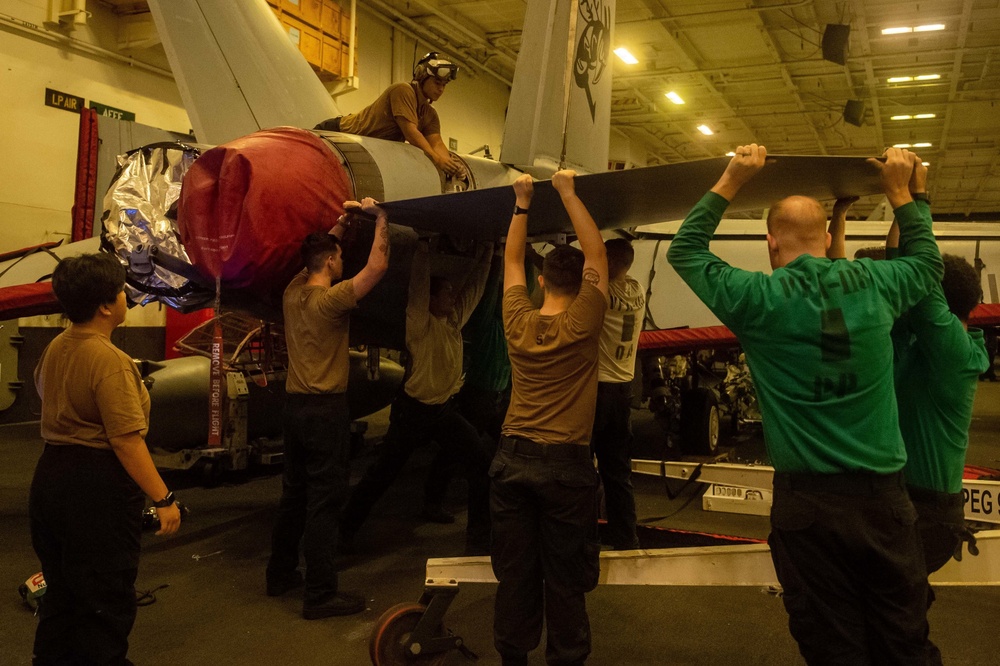 USS Carl Vinson (CVN 70) Sailors Conduct Maintenance in the Philippine Sea