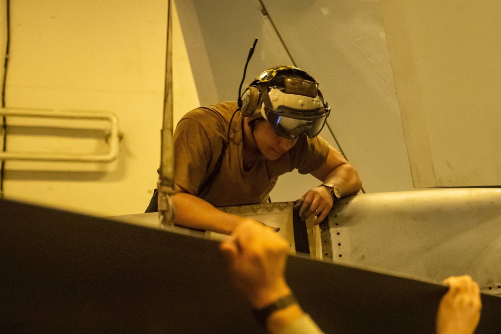 USS Carl Vinson (CVN 70) Sailors Conduct Maintenance in the Philippine Sea