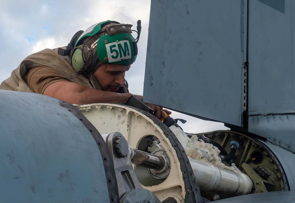 USS Carl Vinson (CVN 70) Conducts Fueling-at-Sea with USS Stockdale (DDG 106)