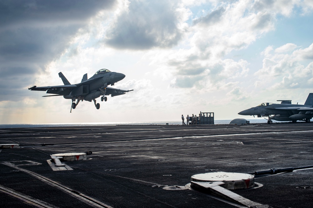 USS Carl Vinson (CVN 70) Conducts Flight Operations in Philippine Sea