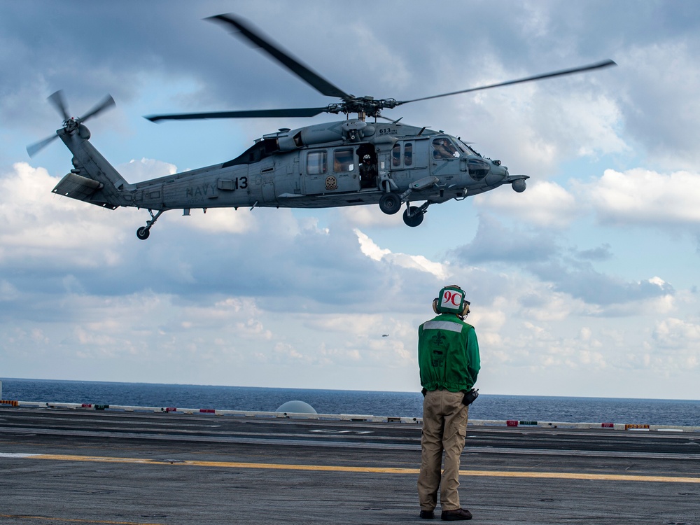 USS Carl Vinson (CVN 70) Conducts Flight Operations in Philippine Sea