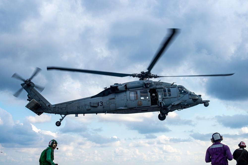 USS Carl Vinson (CVN 70) Conducts Flight Operations in Philippine Sea