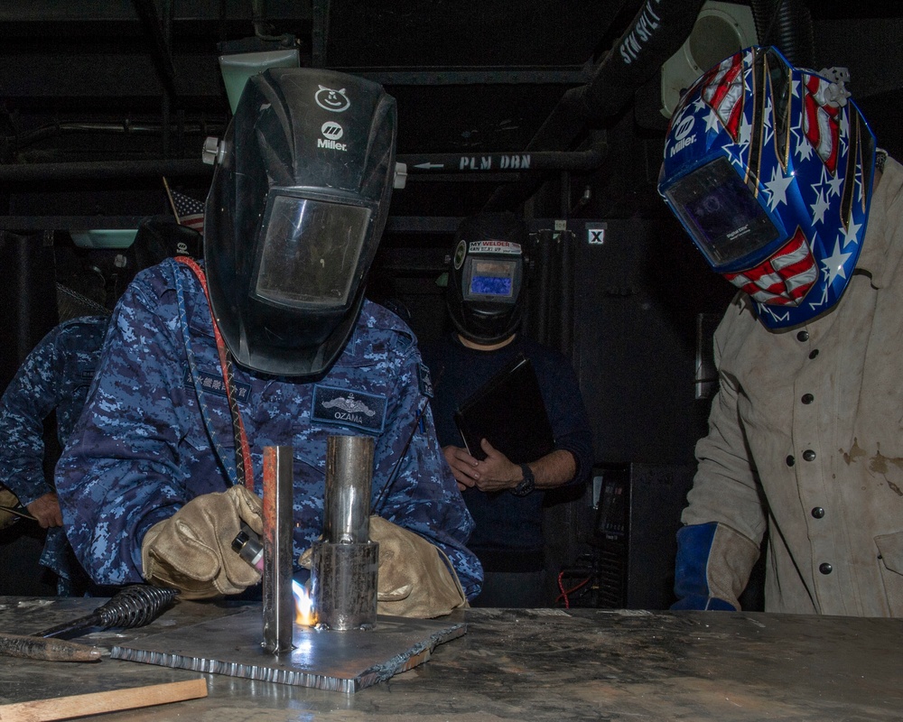Vice Adm. Ozama Tours USS Frank Cable