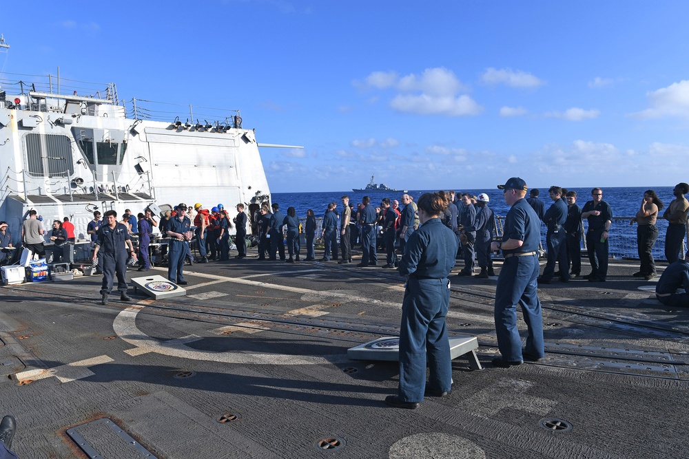 USS Chafee (DDG 90) Has Steel Beach Picnic in South China Sea