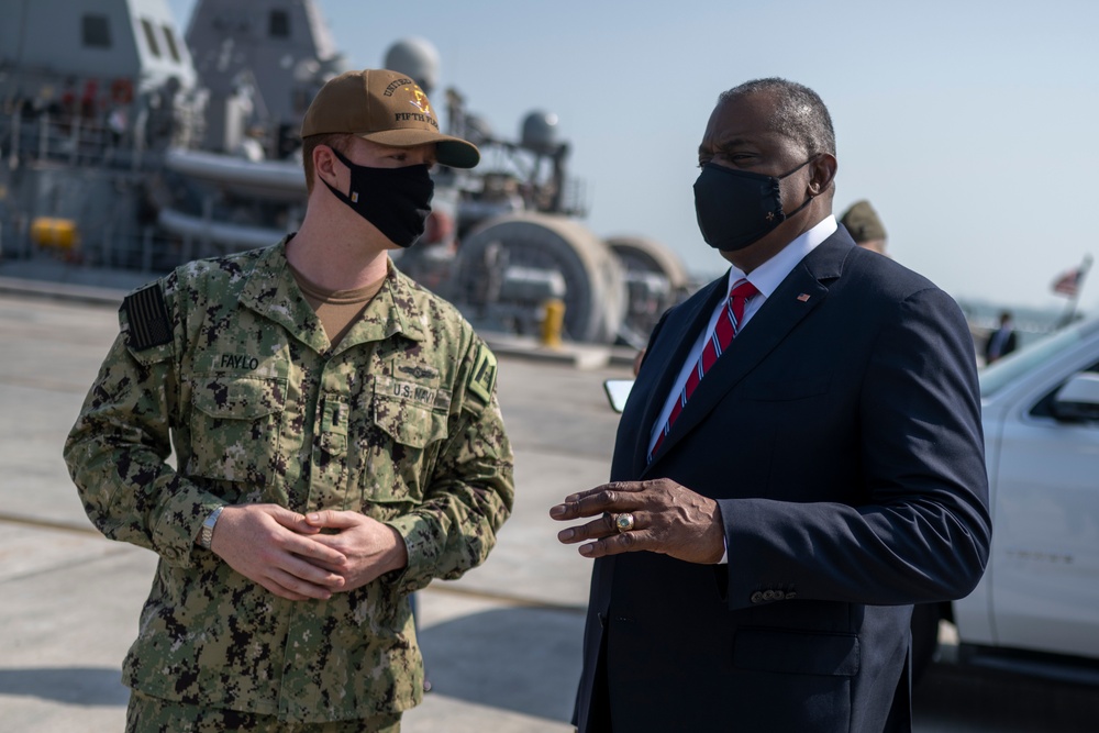 SECDEF Visits Sailors Assigned to U.S. Naval Forces Central Command