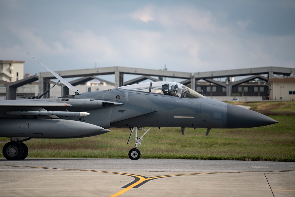 18th Wing eagles on the move