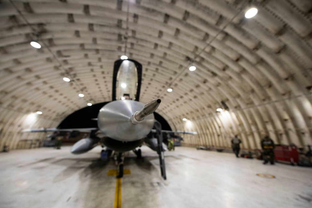 Up Before Dawn, 80th Crew Chiefs Prep Jets for Morning Skies