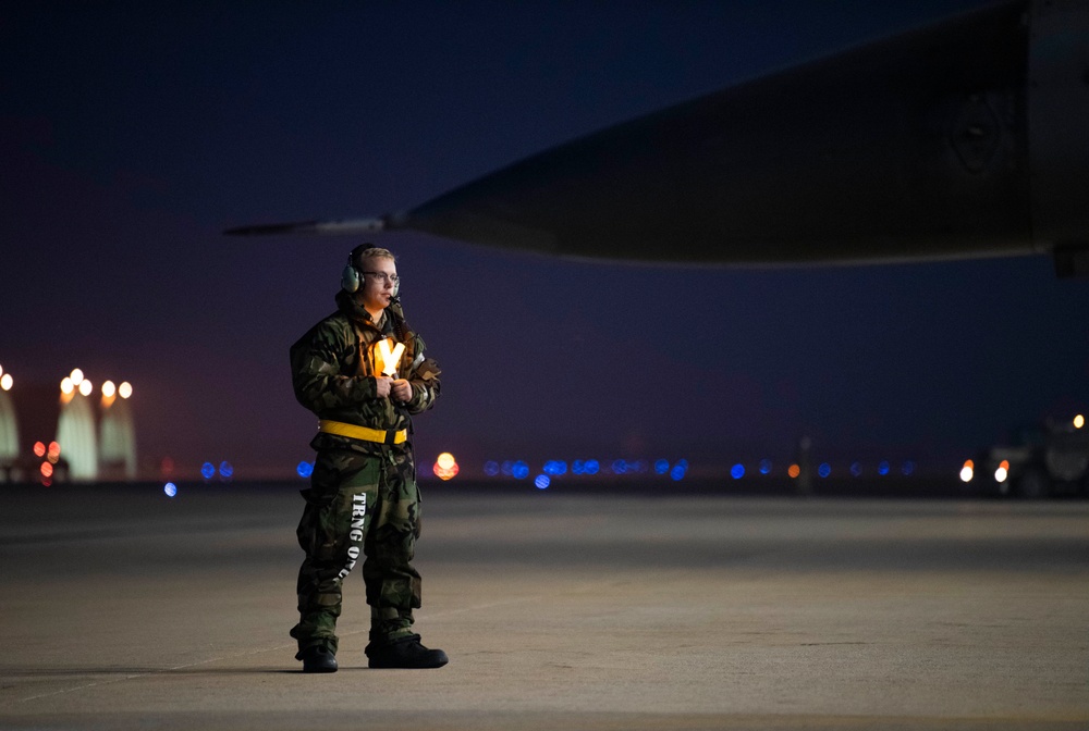 Up Before Dawn, 80th Crew Chiefs Prep Jets for Morning Skies