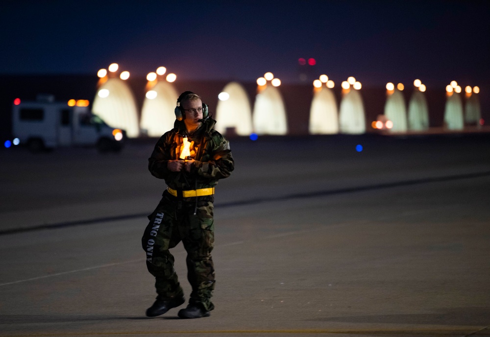 Up Before Dawn, 80th Crew Chiefs Prep Jets for Morning Skies