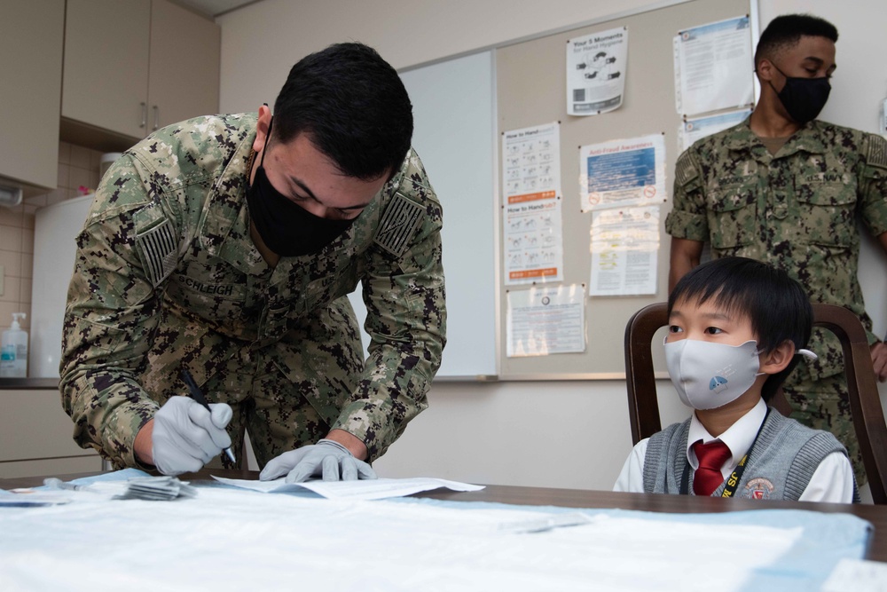USS Ronald Reagan (CVN 76) Hospital Corpsmen Administer COVID-19 Vaccines to Children