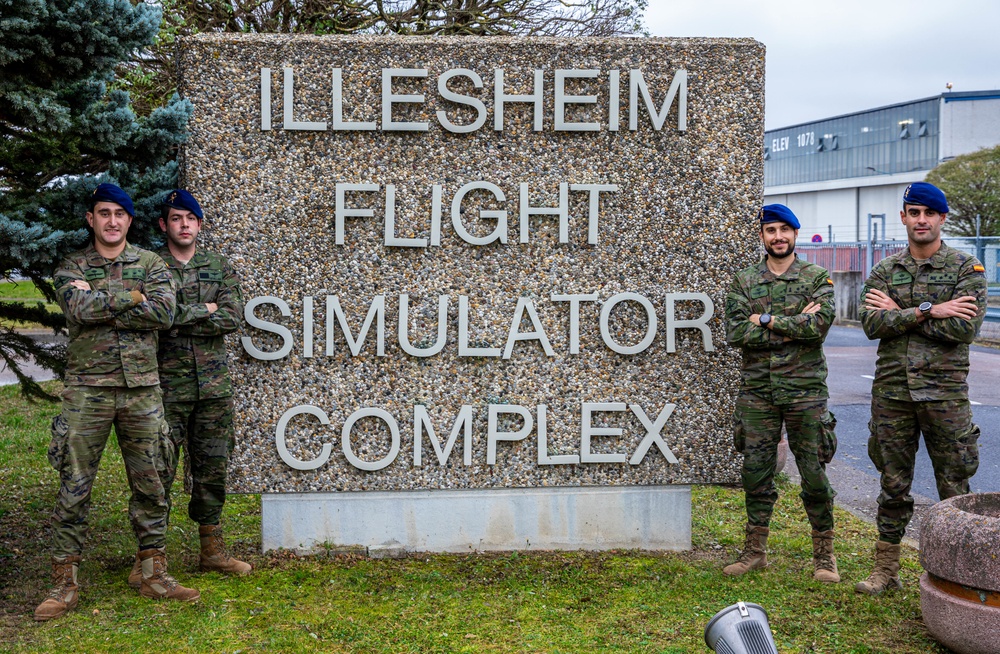 U.S. and International Crew Members Utilize Flight Simulators in Germany