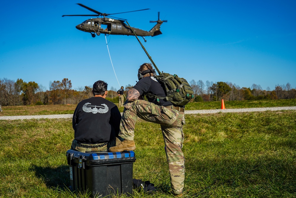 1BCT Soldiers conduct Special Patrol Insertion/Extraction System (SPIES) Training