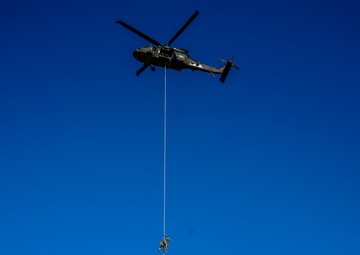 1BCT Soldiers conduct Special Patrol Insertion/Extraction System (SPIES) Training