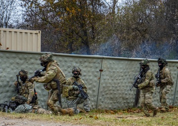 2-327 Infantry &quot;No Slack&quot; conduct MOUT training during Operation Lethal Eagle