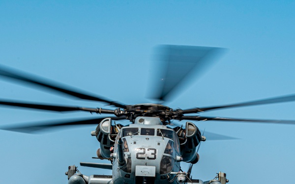 CH-53E Flight Ops in Bab al-Mandeb