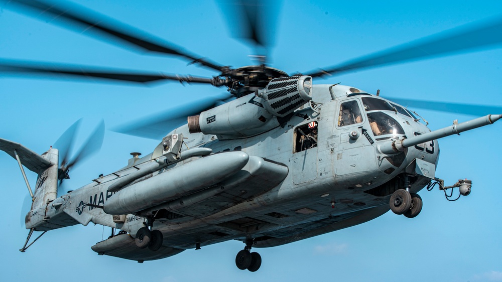 CH-53E Flight Ops in Bab al-Mandeb