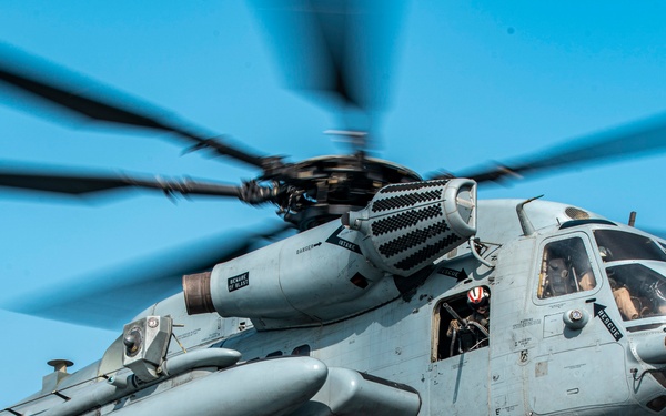 CH-53E Flight Ops in Bab al-Mandeb