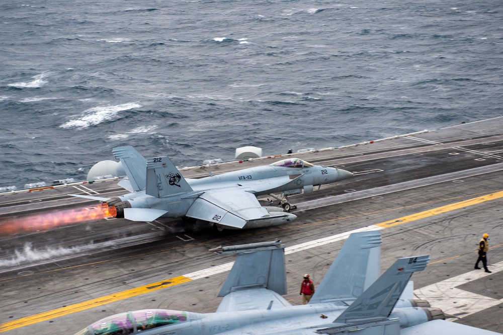 USS Carl Vinson (CVN 70) Conducts Flight Operations in Philippine Sea