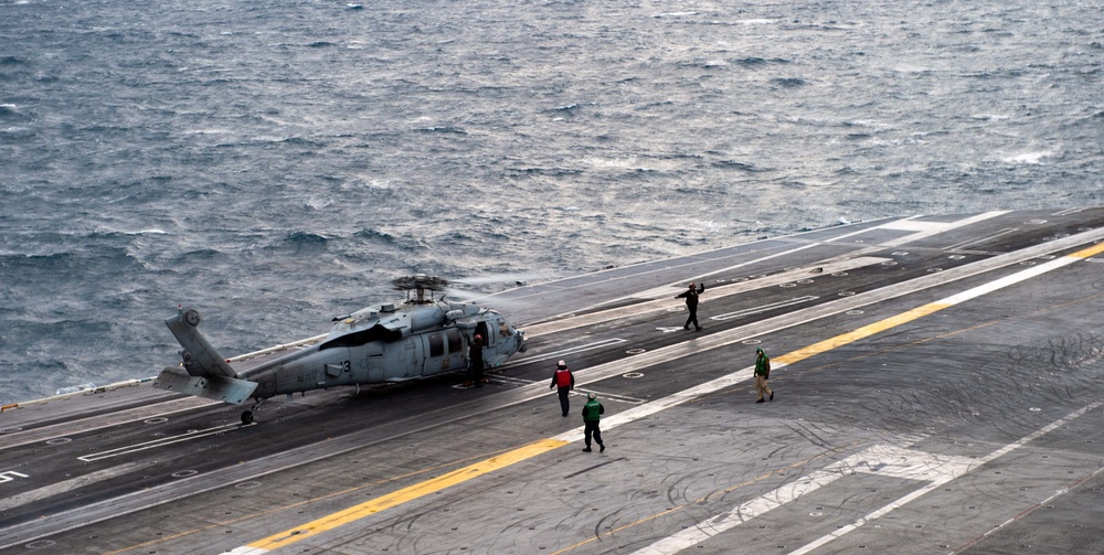USS Carl Vinson (CVN 70) Conducts Flight Operations in Philippine Sea