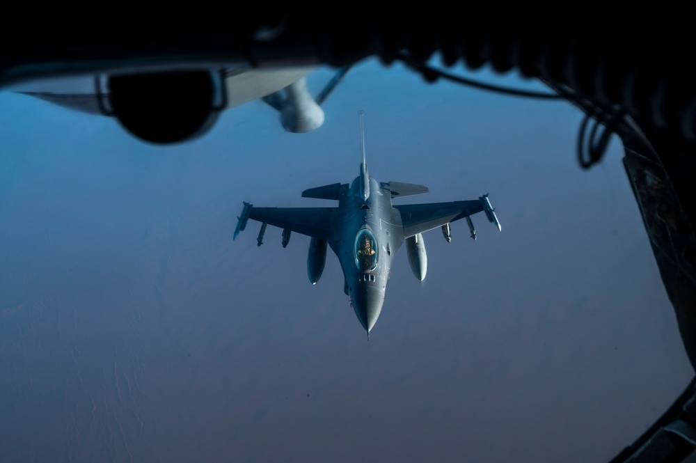 340th EARS provides fuel for F-16s