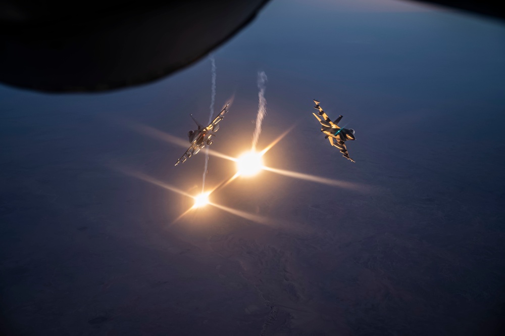 340th EARS provides fuel for F-16s