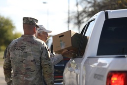 Fort Hood Ministry Teams and local groups give out Thanksgiving meals