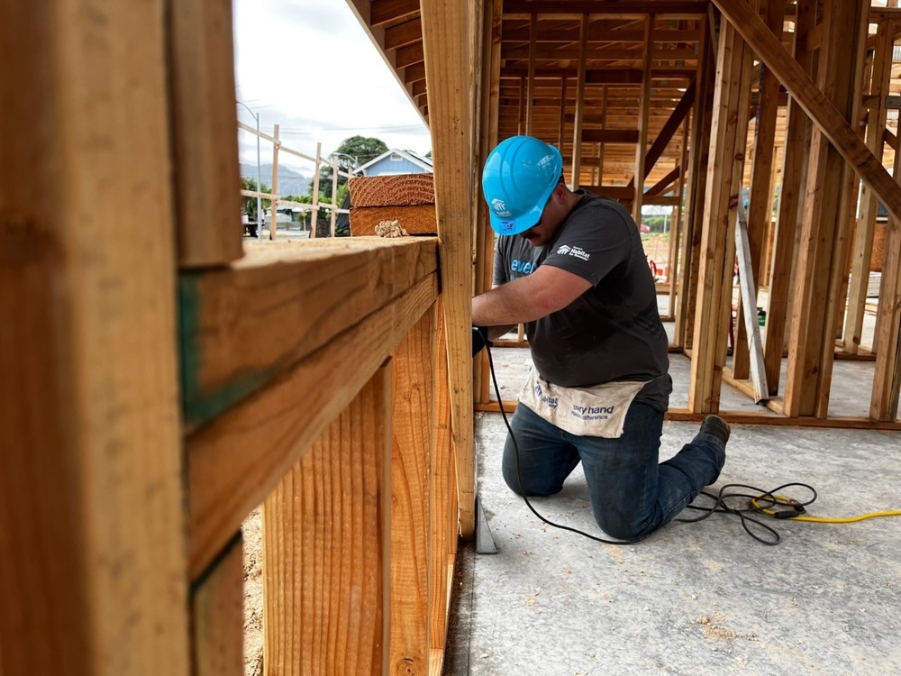 Civil Affairs Soldiers Volunteer in Veterans Home Build