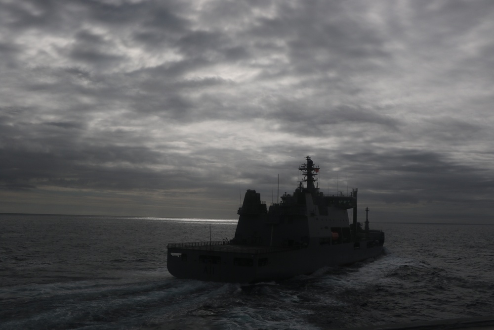 USS Howard Conducts Underway Operations with New Zealand oiler HMNZS Aotearoa