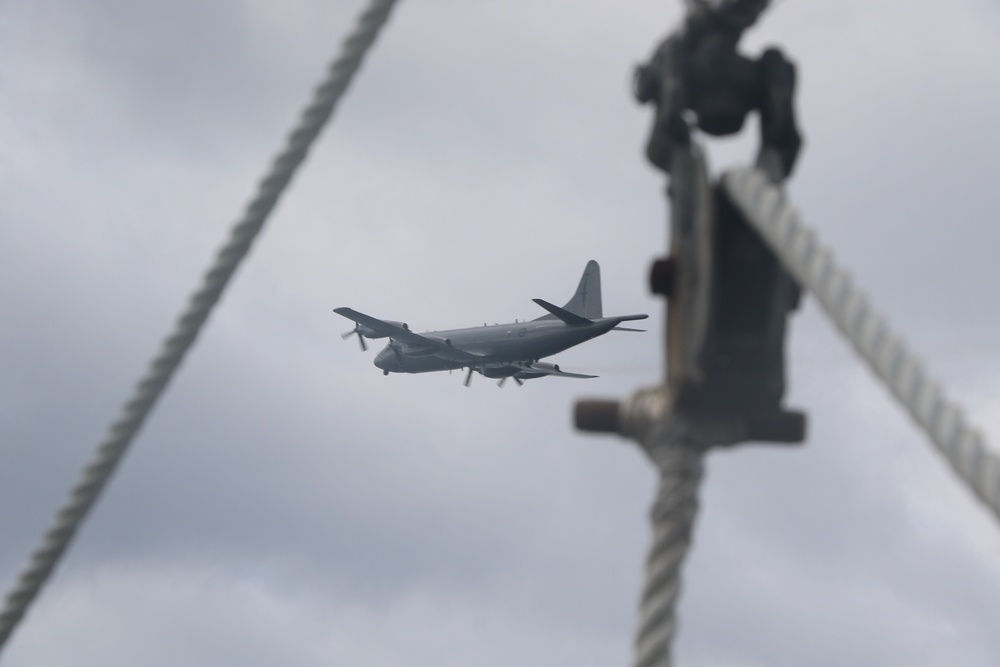 USS Howard Conducts Underway Operations with New Zealand oiler HMNZS Aotearoa