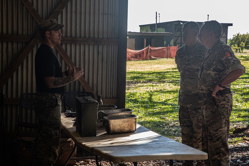 UK DCGS Lt. Gen. Tickell visits USARPAC
