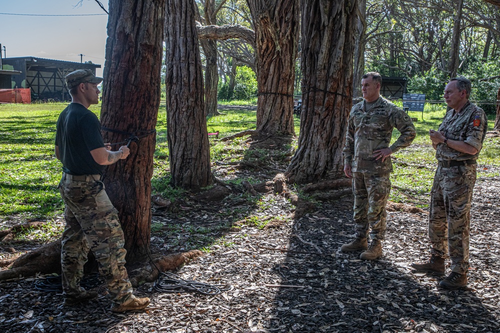 UK DCGS Lt. Gen. Tickell visits USARPAC