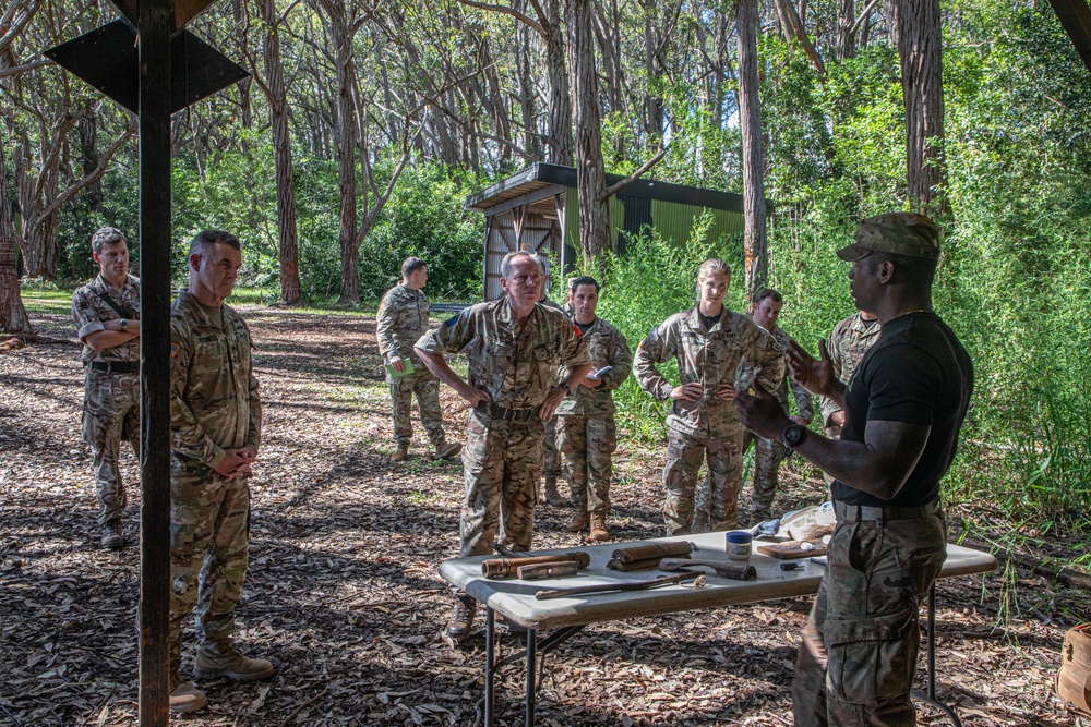 UK DCGS Lt. Gen. Tickell visits USARPAC