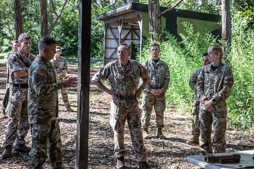 UK DCGS Lt. Gen. Tickell visits USARPAC