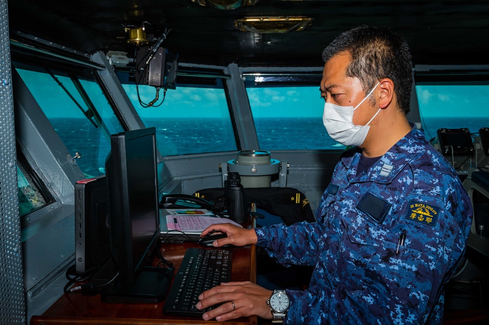 JMSDF Liaison Naval Officers Visit USS Carl Vinson (CVN 70) During ANNUALEX 2021